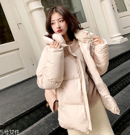 短款羽絨服怎么搭配？小個子女生的顯高利器
