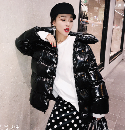 短款羽絨服怎么搭配？小個子女生的顯高利器