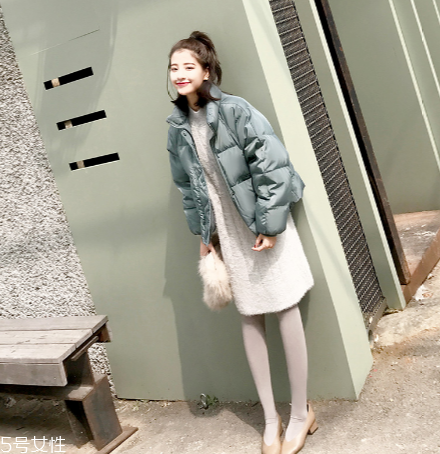 短款羽絨服怎么搭配？小個(gè)子女生的顯高利器