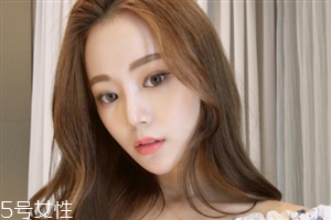 凌亂小卷中長發(fā)怎么弄好看？超美的凌亂小卷中長發(fā)