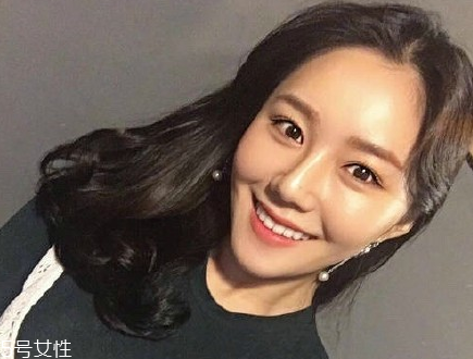 凌亂小卷中長發(fā)怎么弄好看？超美的凌亂小卷中長發(fā)