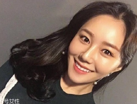 凌亂小卷中長發(fā)怎么弄好看？超美的凌亂小卷中長發(fā)