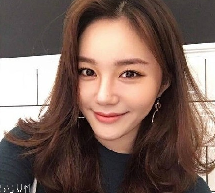 凌亂小卷中長發(fā)怎么弄好看？超美的凌亂小卷中長發(fā)