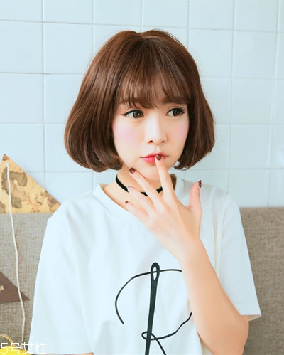 小個(gè)子女生適合什么發(fā)型？蓬松隨意效果