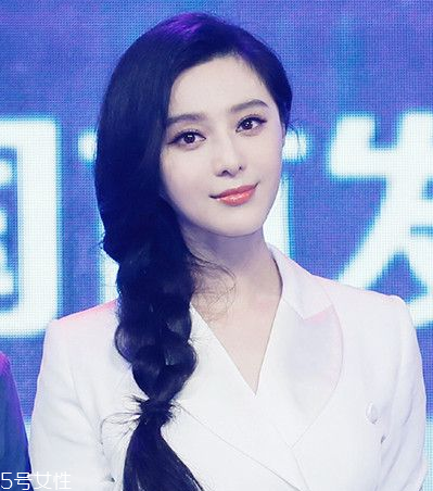 女生冬天長發(fā)怎么編好看？長發(fā)妹紙才懂得的痛