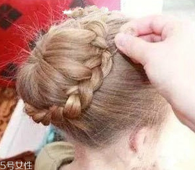 小女孩扎什么頭發(fā)好看？小公主發(fā)型大全