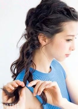 女生冬天長發(fā)怎么編好看？長發(fā)妹紙才懂得的痛