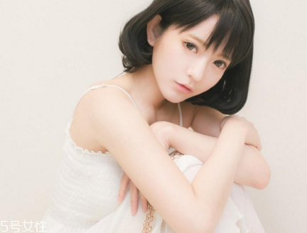 圓臉妹子怎么扎丸子頭好看？根據(jù)臉型選發(fā)型