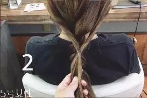女生冬天長發(fā)怎么編好看？長發(fā)妹紙才懂得的痛