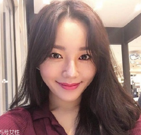 凌亂小卷中長發(fā)怎么弄好看？超美的凌亂小卷中長發(fā)