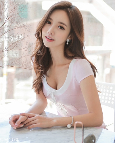 小個(gè)子女生適合什么發(fā)型？蓬松隨意效果