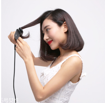 直發(fā)怎么弄卷發(fā)？直發(fā)夾板可以弄內(nèi)扣