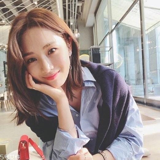 齊肩直發(fā)染什么顏色好看？簡(jiǎn)單好看的齊肩發(fā)扎法