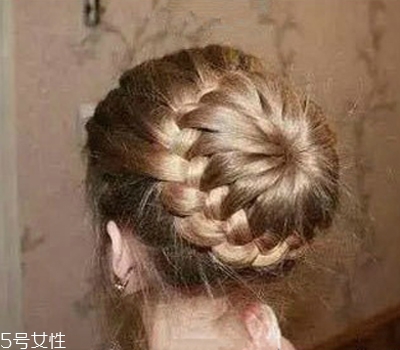 小女孩扎什么頭發(fā)好看？小公主發(fā)型大全