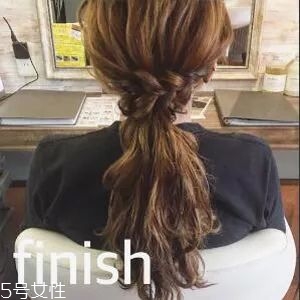 女生冬天長發(fā)怎么編好看？長發(fā)妹紙才懂得的痛