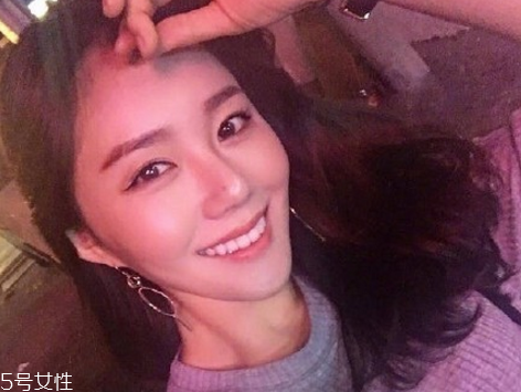 凌亂小卷中長發(fā)怎么弄好看？超美的凌亂小卷中長發(fā)