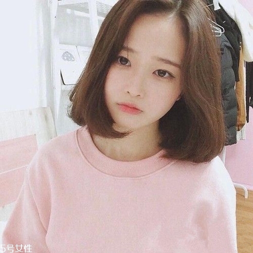 2018冬天流行什么發(fā)色？簡(jiǎn)單漂亮的披肩發(fā)