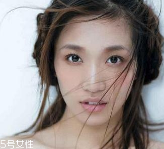 2018最新丸子頭扎法 時(shí)髦又可愛(ài)