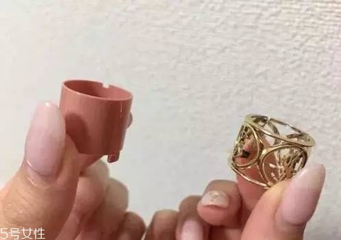 如何選擇口紅色號(hào)？口紅必不可少