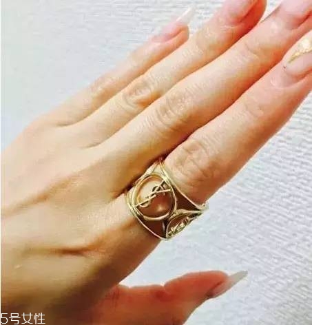如何選擇口紅色號(hào)？口紅必不可少