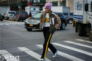 校服褲搭配什么鞋子？不同鞋子不同風(fēng)格