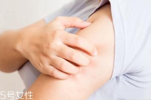 身體皮膚干燥用什么護(hù)膚品？這些身體乳拯救爆皮掉屑