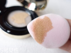 冬天適合用氣墊還是粉底液？冬天底妝和氣墊更配哦