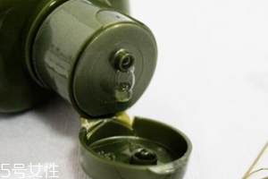 控油水乳哪個(gè)好？油膩中年的解油福星