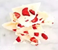君樂寶芝士酸奶怎么喝？卡死在插吸管這一步