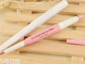 臥蠶和眼袋的區(qū)別是什么？臥蠶是肌肉眼袋是肥肉