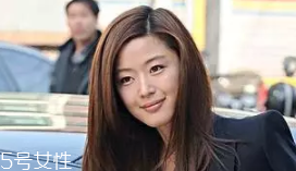 臥蠶和眼袋的區(qū)別是什么？臥蠶是肌肉眼袋是肥肉