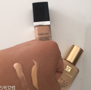 雅詩蘭黛和dior迪奧粉底液哪個好？