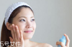 保濕爽膚水什么時候用？早中晚都必須用