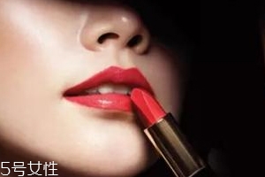 口紅不上色怎么辦？口紅原來不是直接涂的