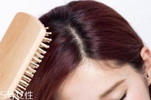 怎么讓頭發(fā)蓬松？換個方向分發(fā)線
