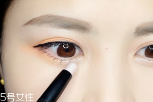 眼睛小怎么變大？畫一個(gè)臥蠶立即變大