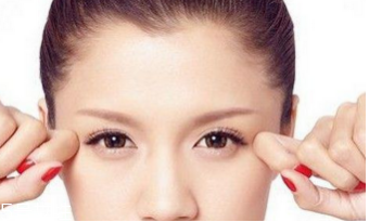 眼睛小怎么變大？畫一個臥蠶立即變大