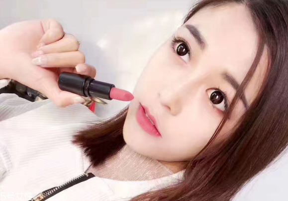 素顏適合什么顏色口紅？增添氣色又顯白