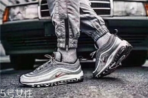 運動鞋可以干洗嗎？盡量自己擦洗