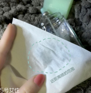 雅頓綠茶香水好聞嗎？宛若置身淡薄陽光下的茶園