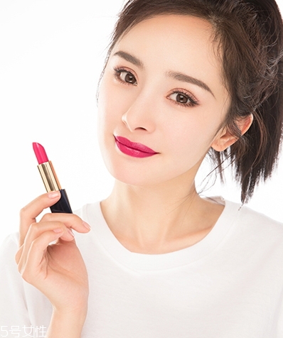 雅詩蘭黛口紅哪個系列好？傾慕vs戀愛唇膏