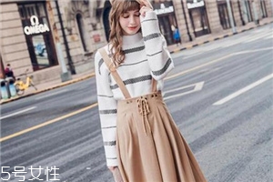 背帶裙怎么搭配？凸顯你的少女心