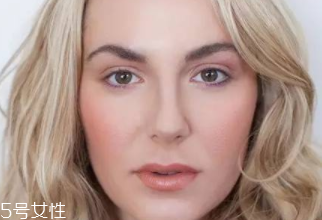 腮紅和口紅如何搭配？色彩不要太多