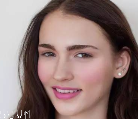 腮紅和口紅如何搭配？色彩不要太多