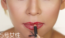 橢圓形嘴唇怎么涂口紅？勾勒唇線讓唇形完美