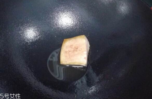 琺瑯鍋可以炒菜嗎？要選對琺瑯鍋