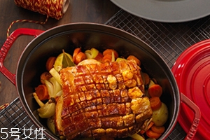 琺瑯鍋可以炒菜嗎？要選對琺瑯鍋