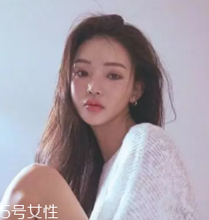 什么女孩適合不留劉海？圓臉妹子掀起劉海更適合你