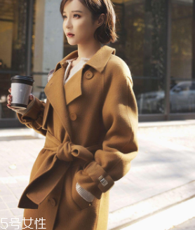 白領(lǐng)女性赴約穿什么好？長款氣質(zhì)大衣有格調(diào)和氣質(zhì)