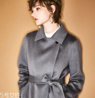 白領(lǐng)女性赴約穿什么好？長款氣質(zhì)大衣有格調(diào)和氣質(zhì)